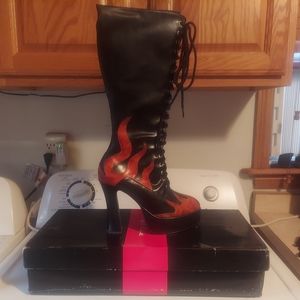 Ellie Fire Boots Sz 11